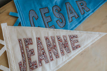 Afbeelding in Gallery-weergave laden, Name Pennant · Block