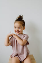 Afbeelding in Gallery-weergave laden, T-shirt Romper (+ 4 kleuren)