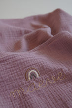 Afbeelding in Gallery-weergave laden, Personalised Muslin Swaddle (+ 8 kleuren)