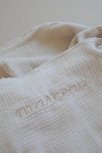 Afbeelding in Gallery-weergave laden, Personalised Muslin Swaddle (+ 8 kleuren)

